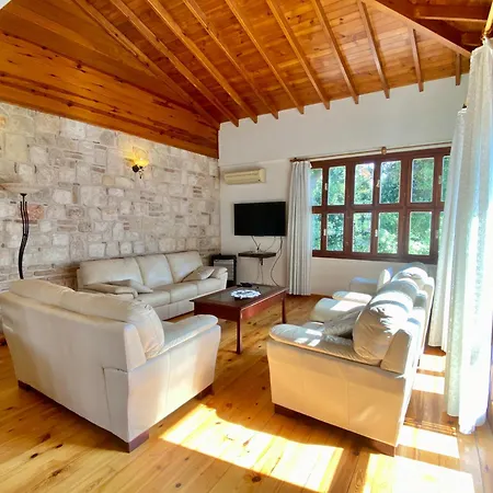 Villa Attalos *